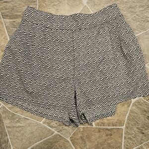Black and White Zigzag Women's Shorts